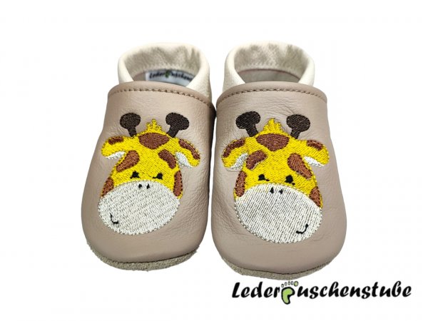 Lederpuschen beide-creme mit Stickerei Giraffe 2